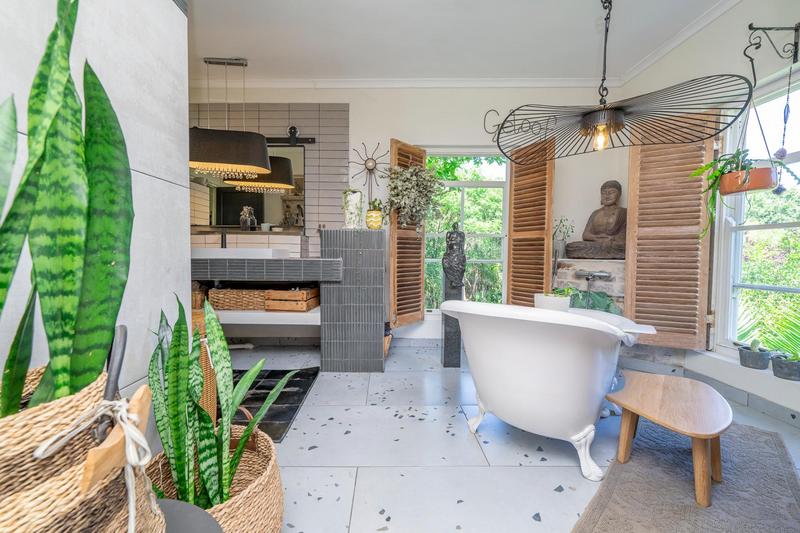 7 Bedroom Property for Sale in Somerset West Western Cape